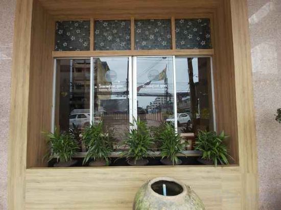 Фото Suriwong Chumphon Hotel