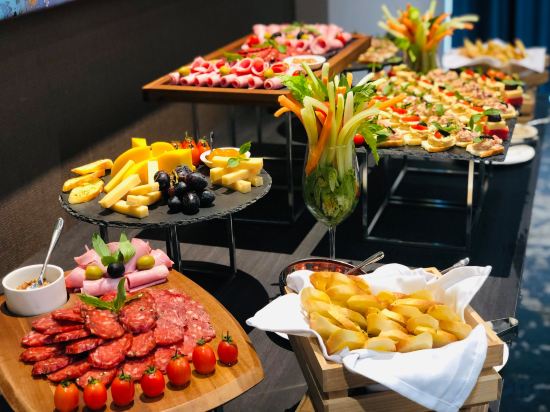 Фото Mövenpick Living West Hanoi