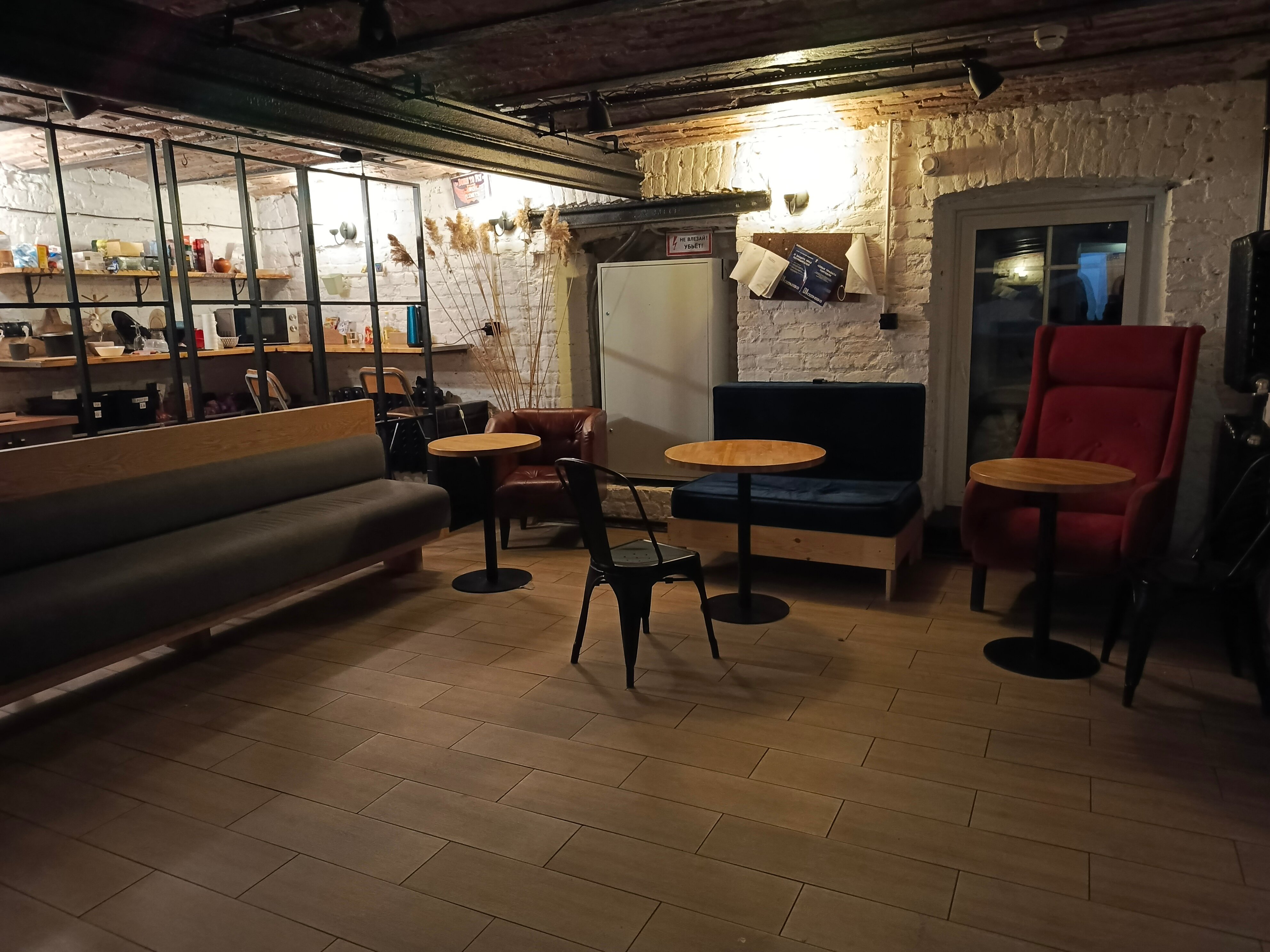 Фото BookCase Hotel&Hostel