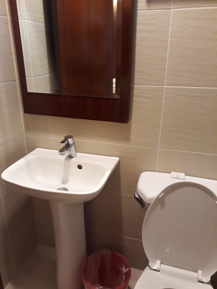 Фото Dumaguete Royal Suite Inn