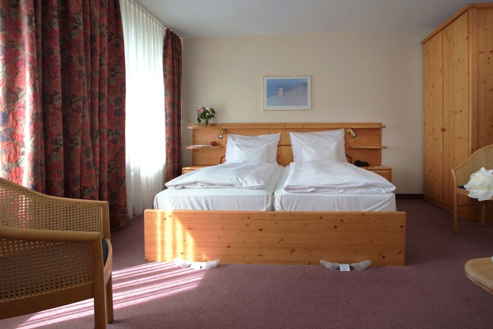 Фото Hotel Rotkreuzplatz