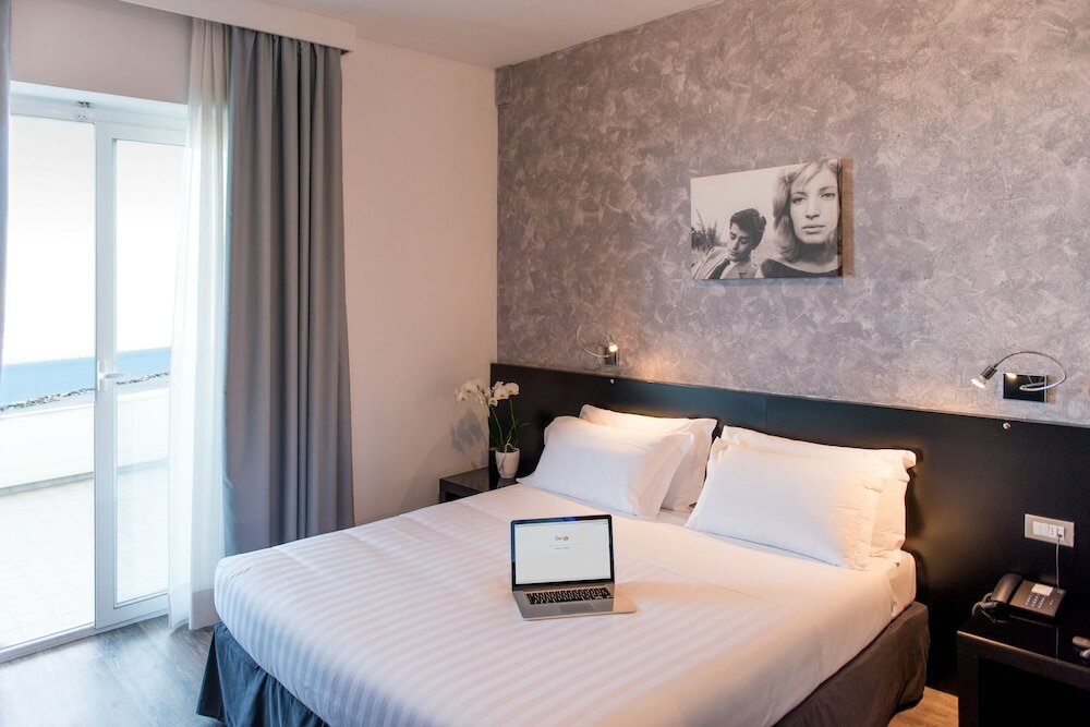 Фото Sea Lion Hotel