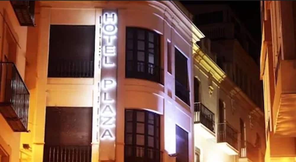 Фото Hotel Plaza Sevilla