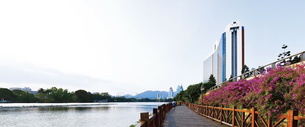 Фото Fuzhou Lakeside Hotel