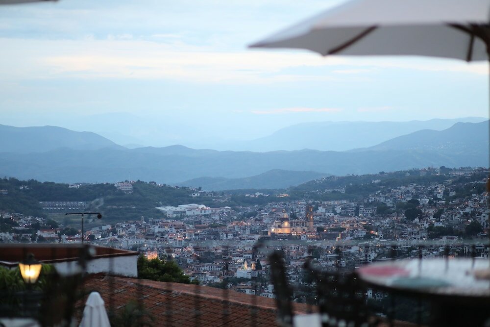 Фото Hotel Montetaxco