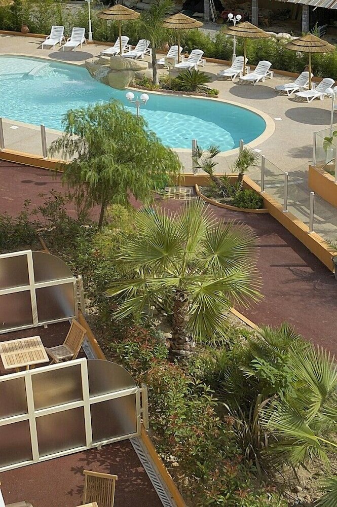 Фото Hotel Lou Castelet