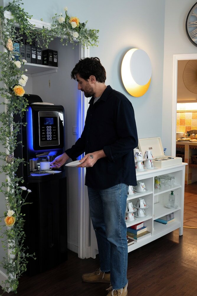 Фото Brit Hotel Des Grands Hommes Bordeaux Centre