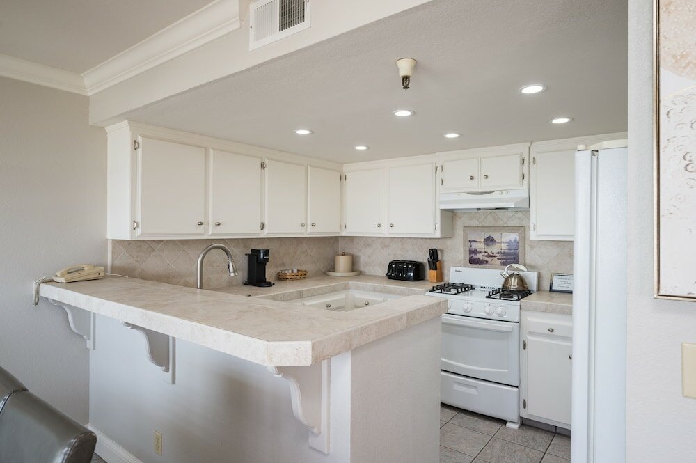 Фото 456 Embarcadero Inn & Suites