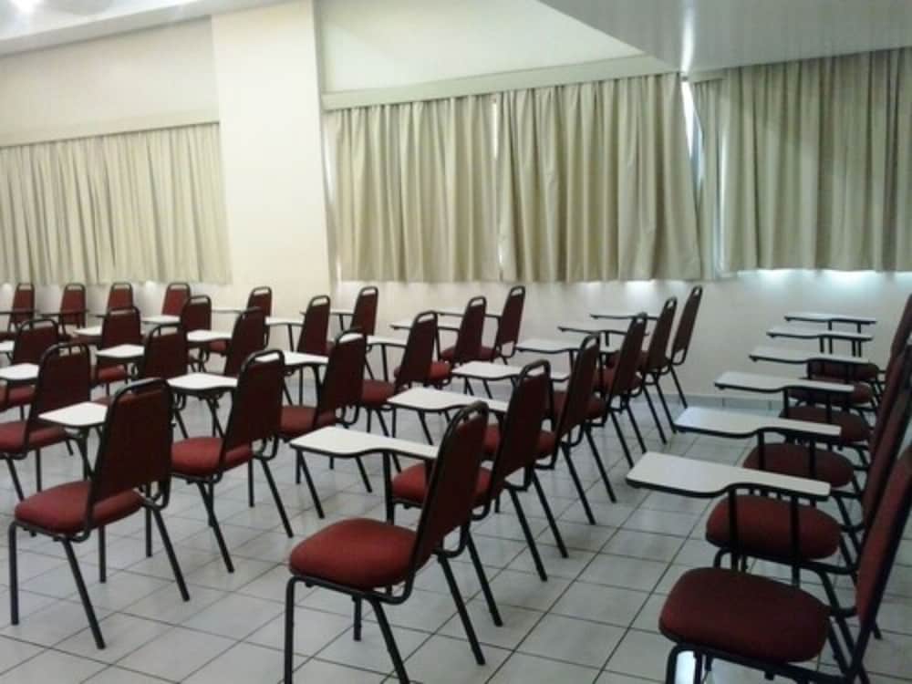 Фото Oft Plaza Oeste Hotel