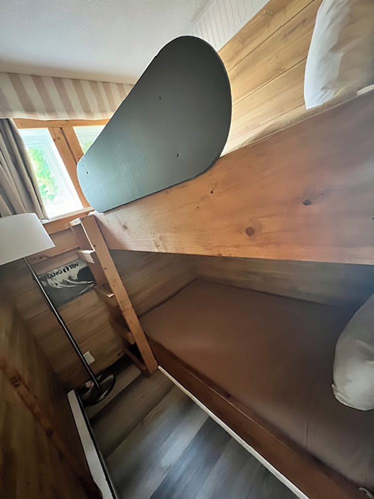 Фото Travelodge by Wyndham Traverse City Mi