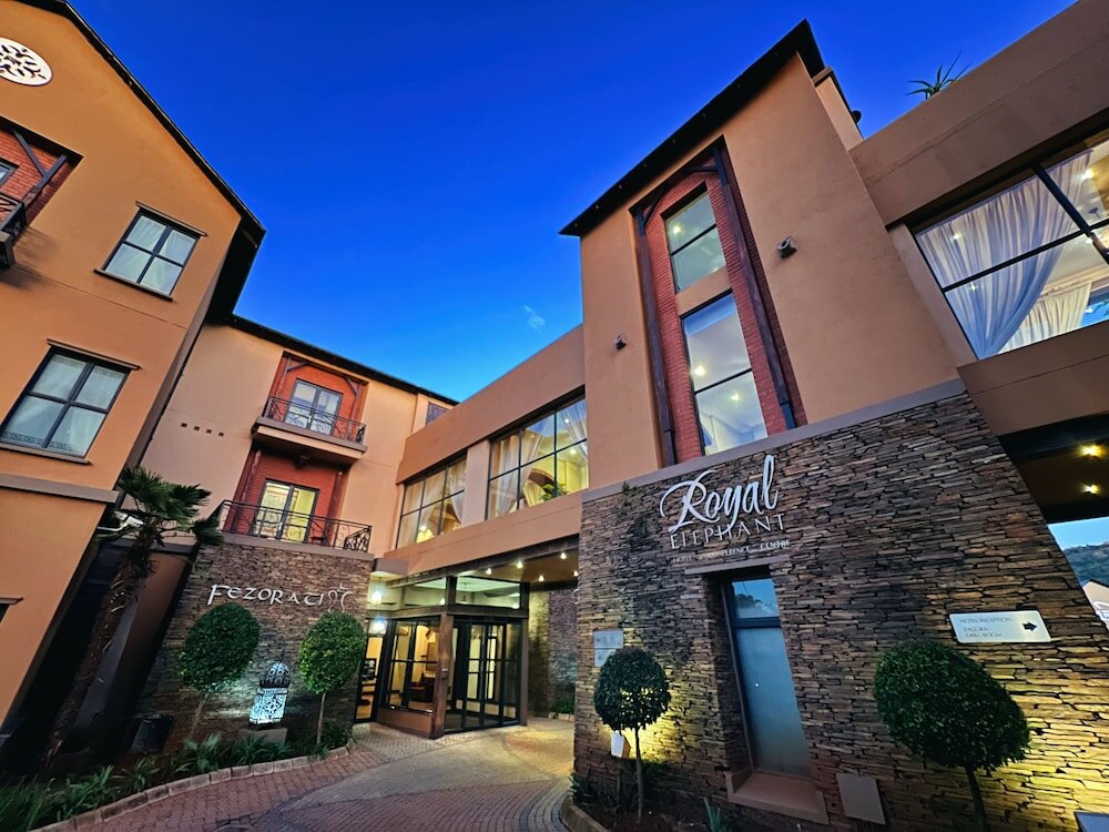 Фото Royal Elephant Hotel & Conference Centre