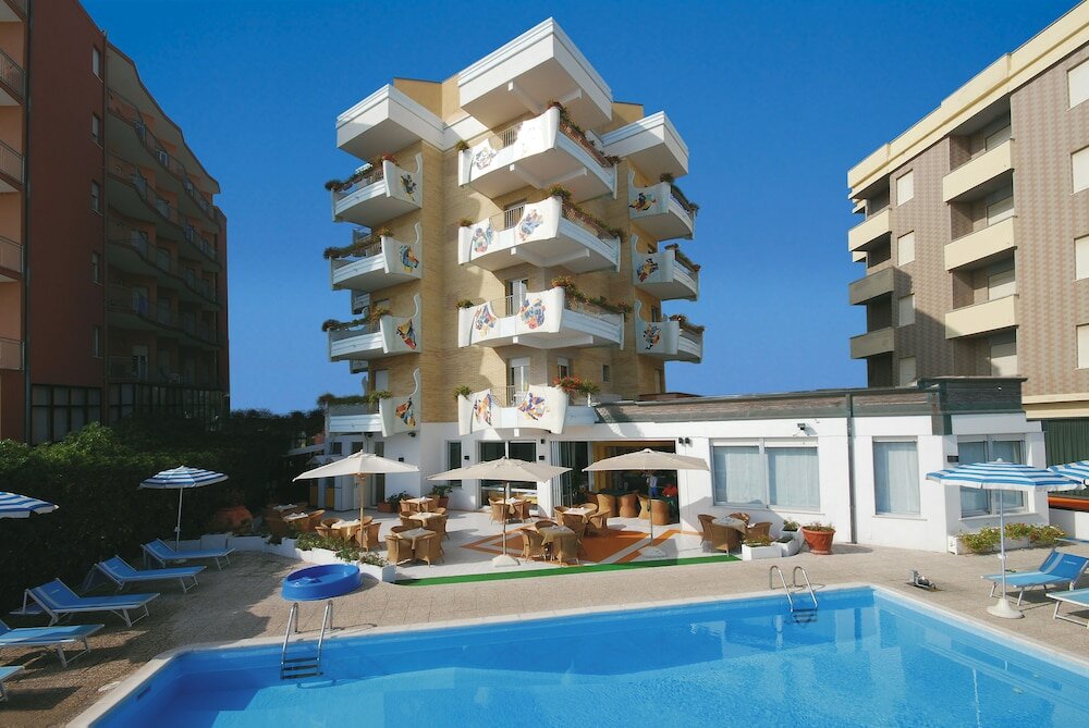 Фото отеля 1