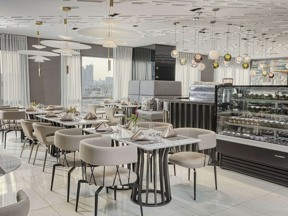 Фото Novotel Suites Manila at Acqua