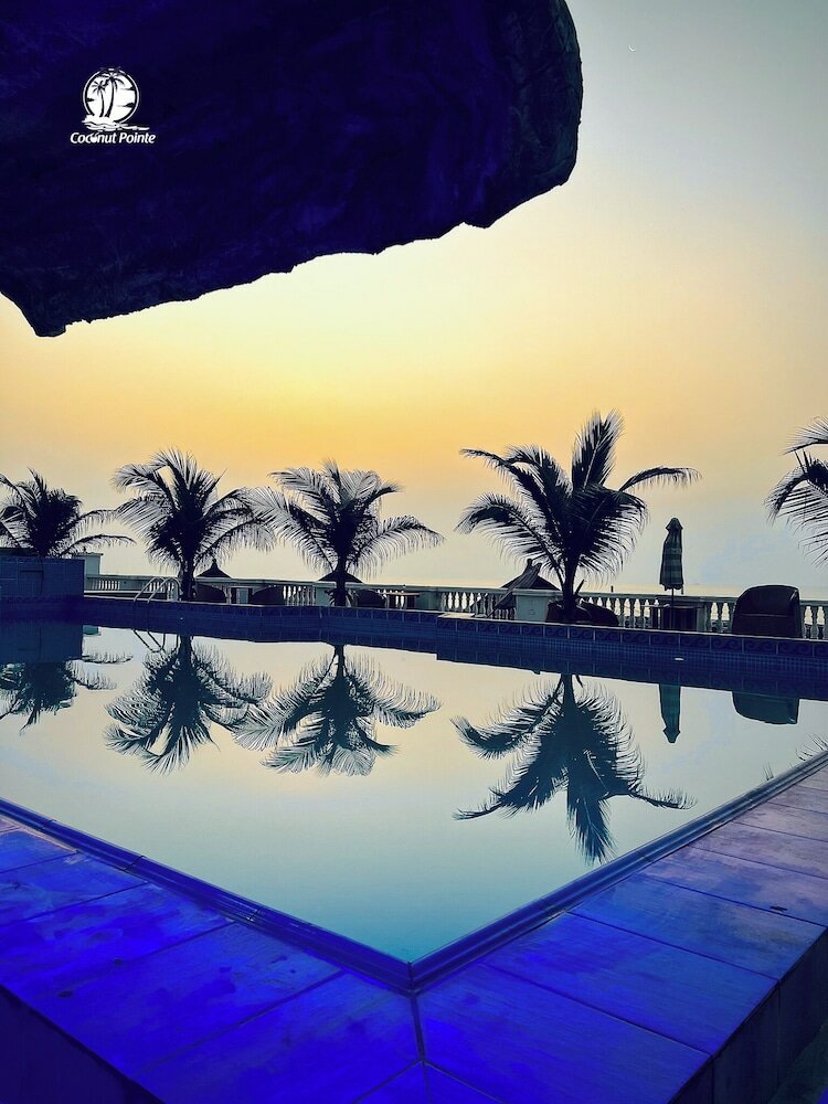 Фото Coconut Pointe Villa & Beach Resort