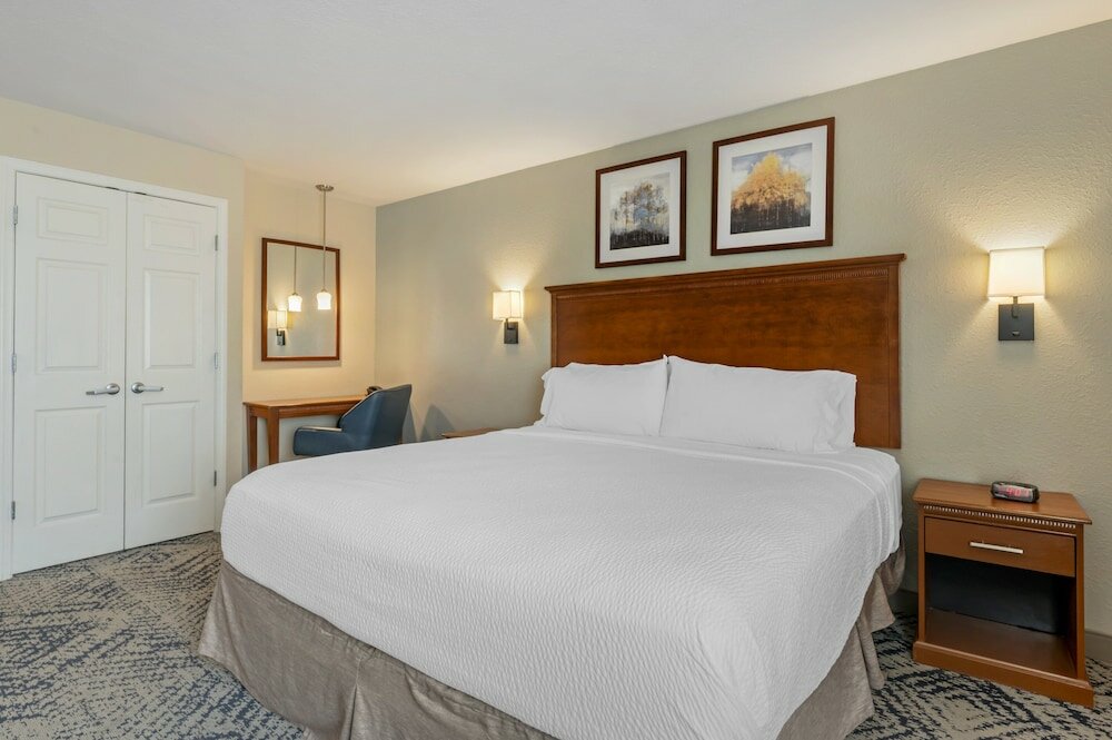 Фото Candlewood Suites Indianapolis East, an Ihg Hotel