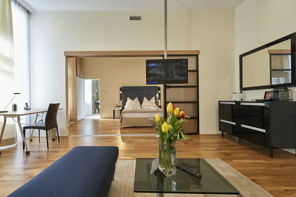 Фото HiLight Suites Hotel