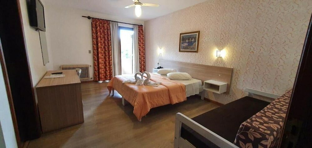 Фото Hotel Alpenhof