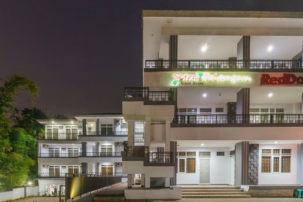 Фото RedDoorz Plus near Sukajadi 2