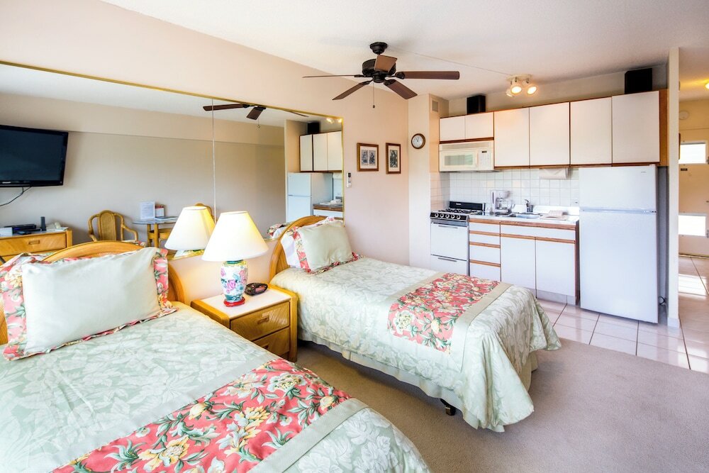 Фото Castle Waikiki Shore