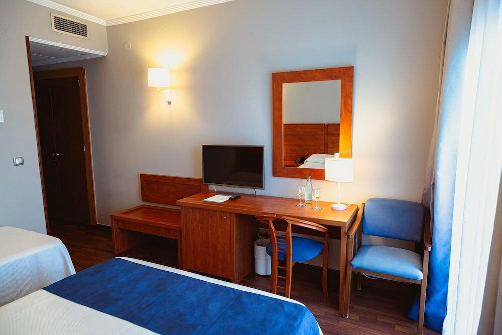 Фото Port Denia Hotel