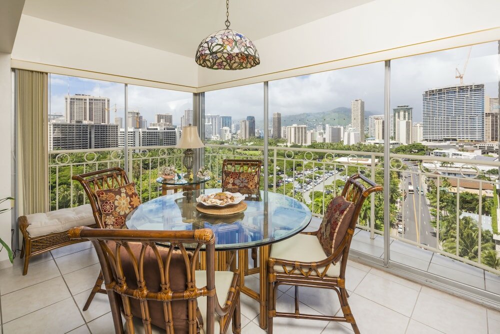 Фото Castle Waikiki Shore