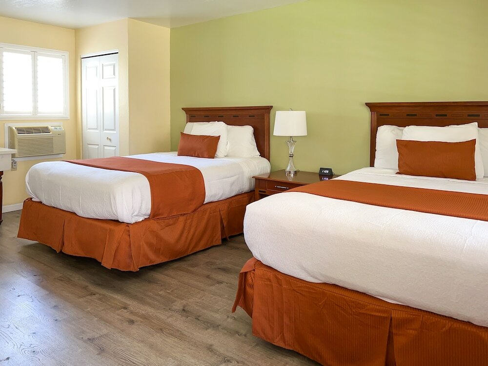 Фото The Old West Inn