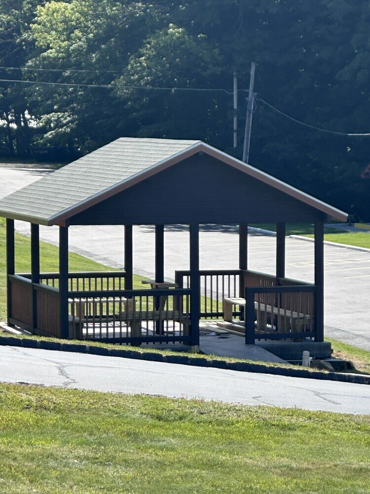 Фото Swiss Chalets Village Inn