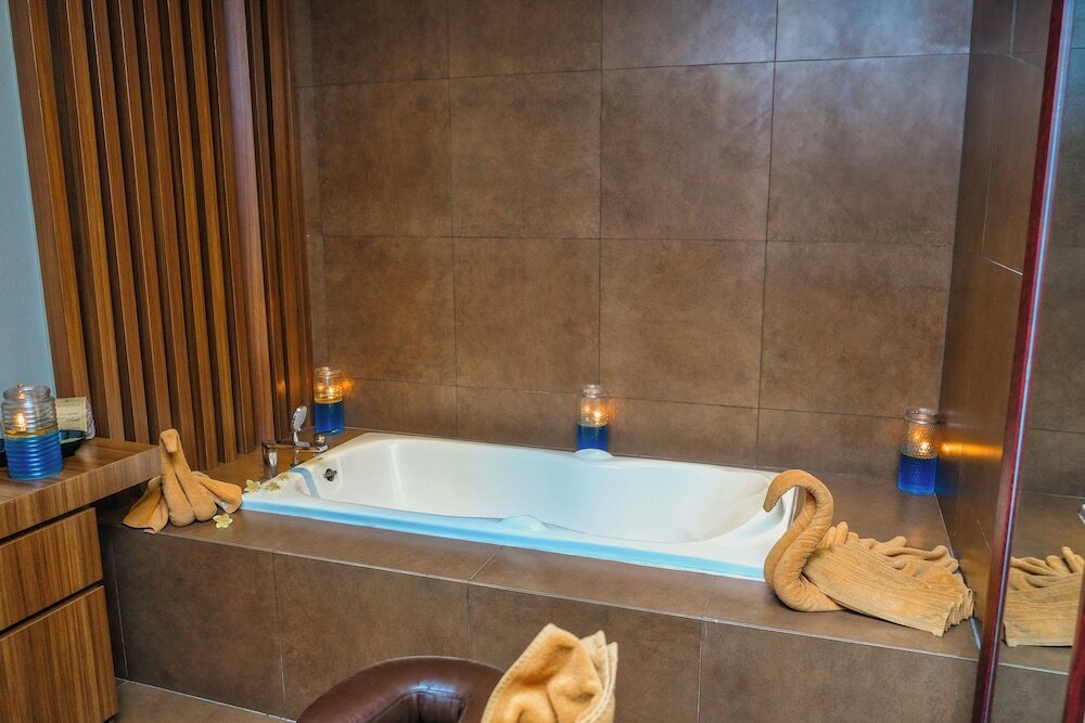 Фото The Luxton Cirebon Hotel and Convention