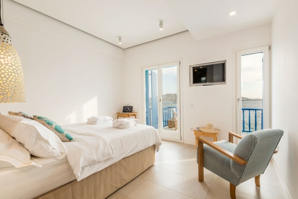 Фото Bluetopia Suites