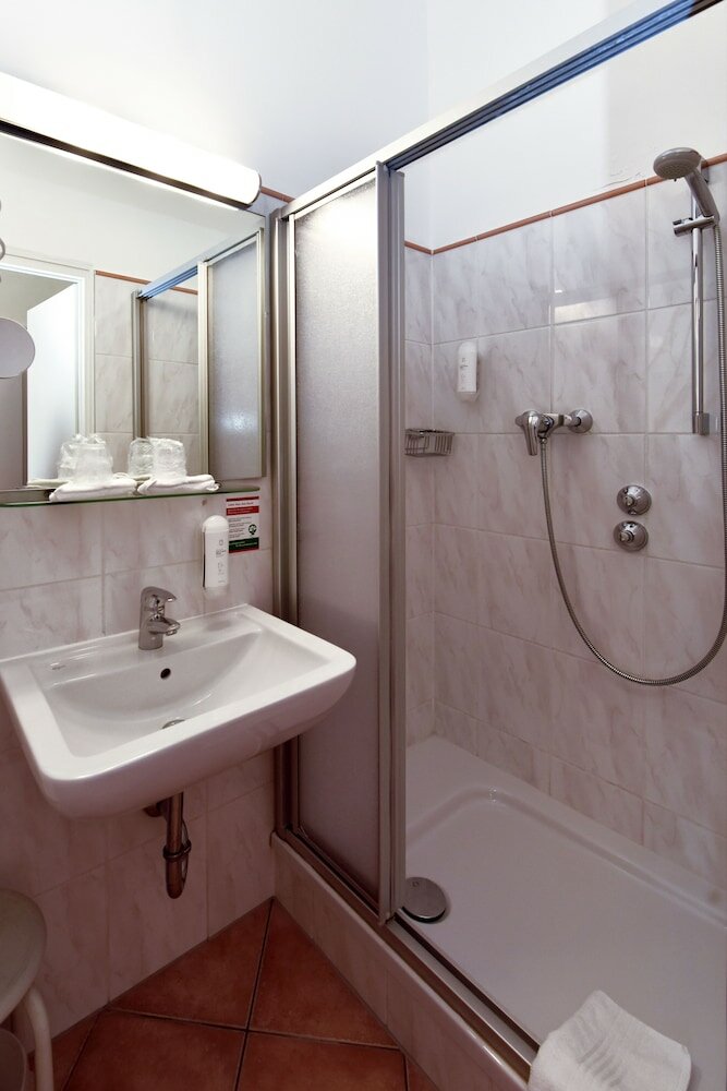 Фото Hotel Adria München