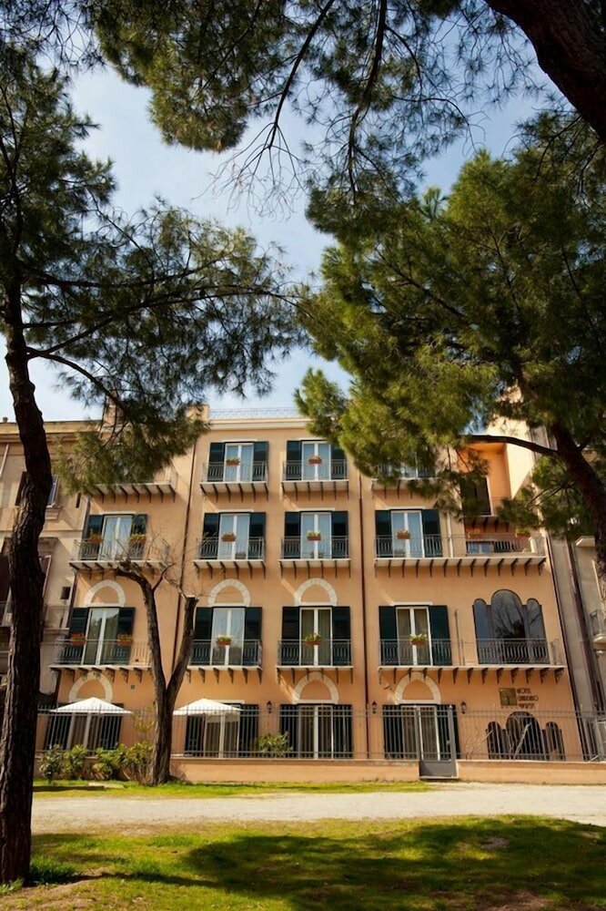 Фото отеля 4