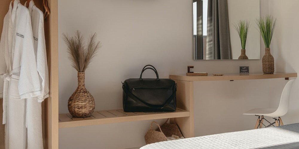 Фото White Canvas Boutique Studios