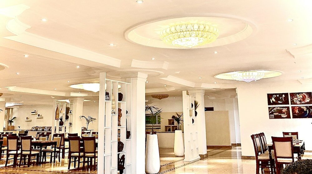 Фото De Leopol Hotel