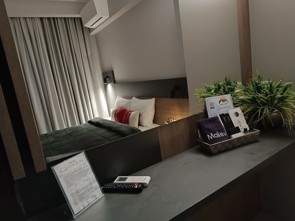 Фото Elizabeth Queen Luxuxy Rooms