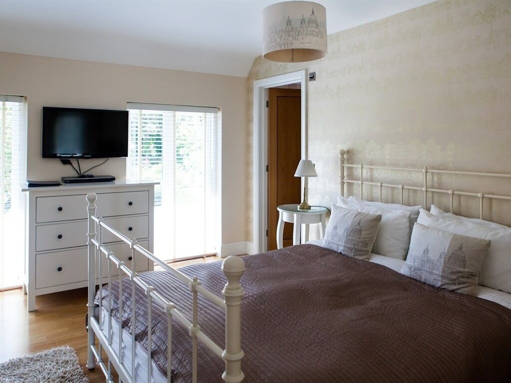 Фото Birch House B&b