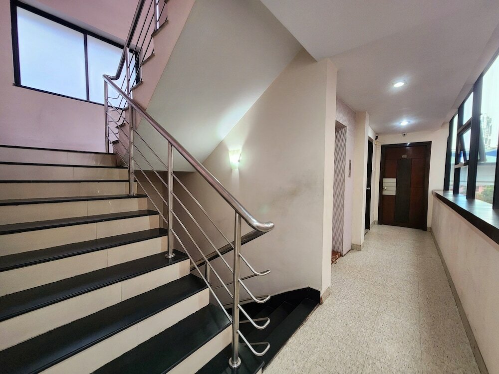 Фото Lee International