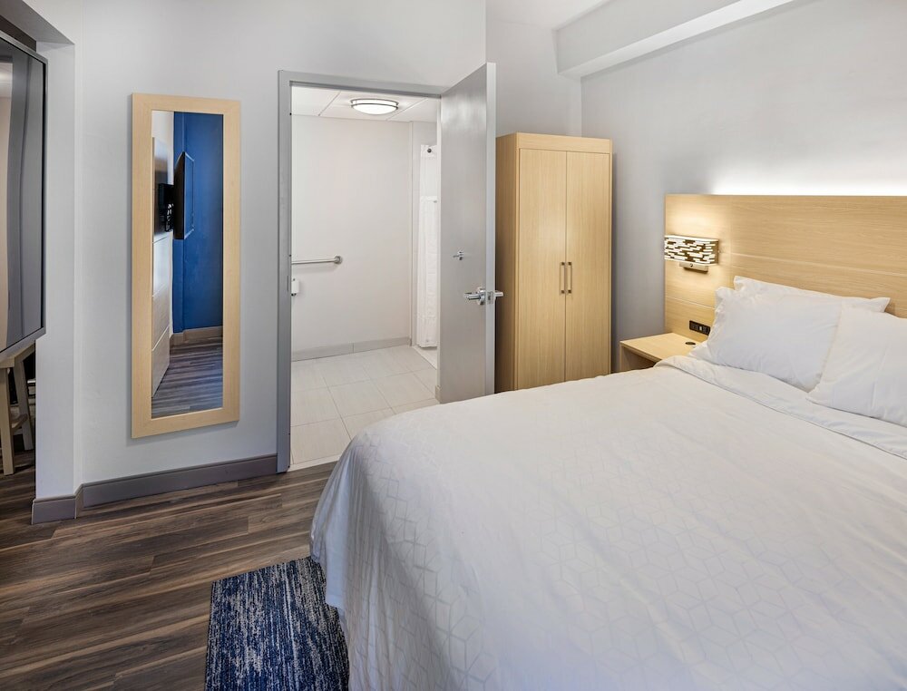 Фото Holiday Inn Express and Suites Atlanta Downtown, an Ihg Hotel