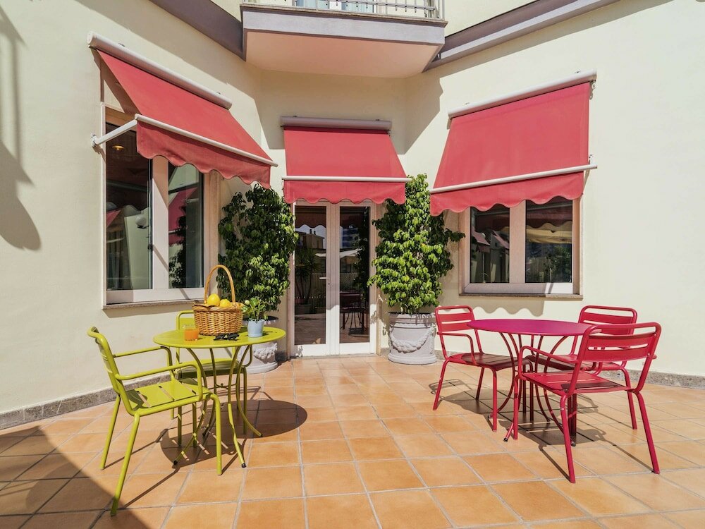 Фото Ibis Styles Napoli Garibaldi