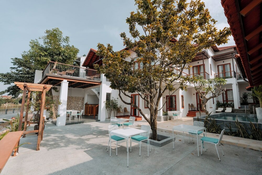 Фото Hue Riverside Villa