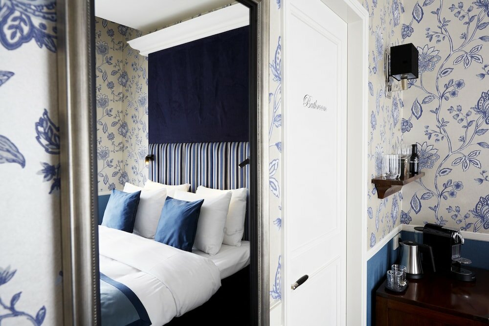 Фото Carlton Ambassador Hotel