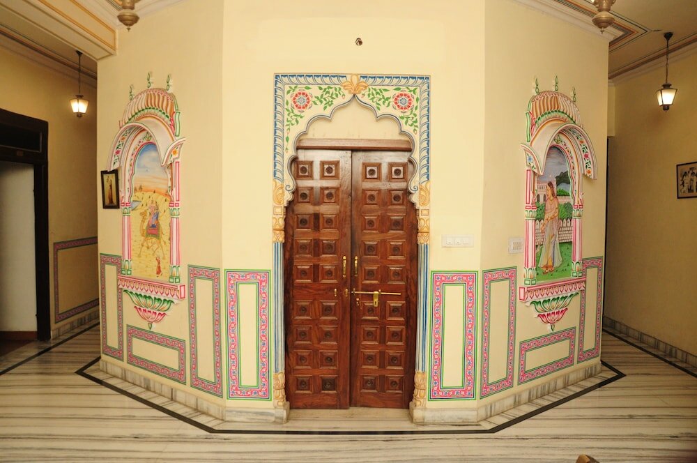 Фото Hotel Sajjan Niwas