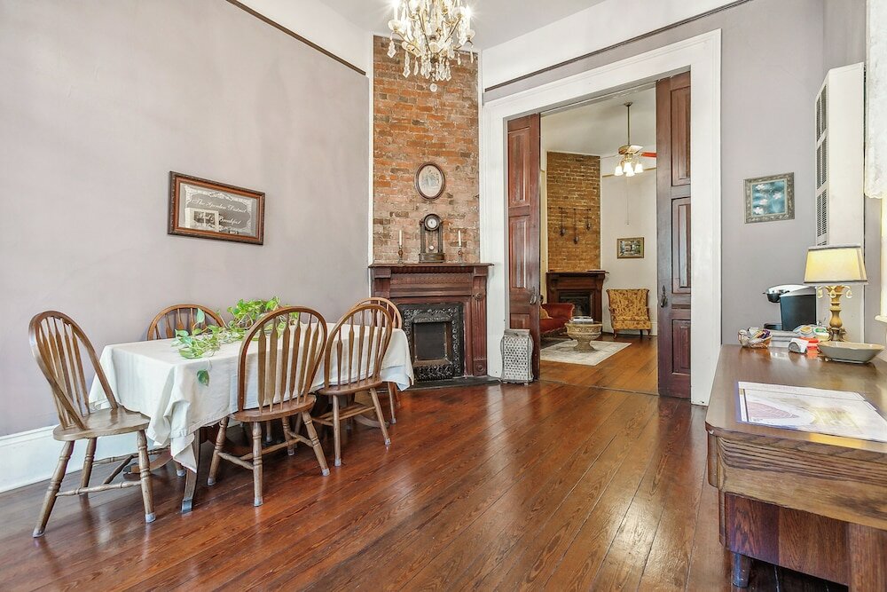 Фото Garden District B&b