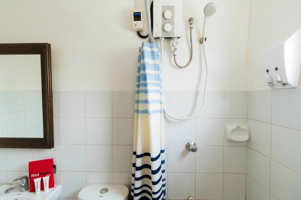 Фото RedDoorz near Quirino Station