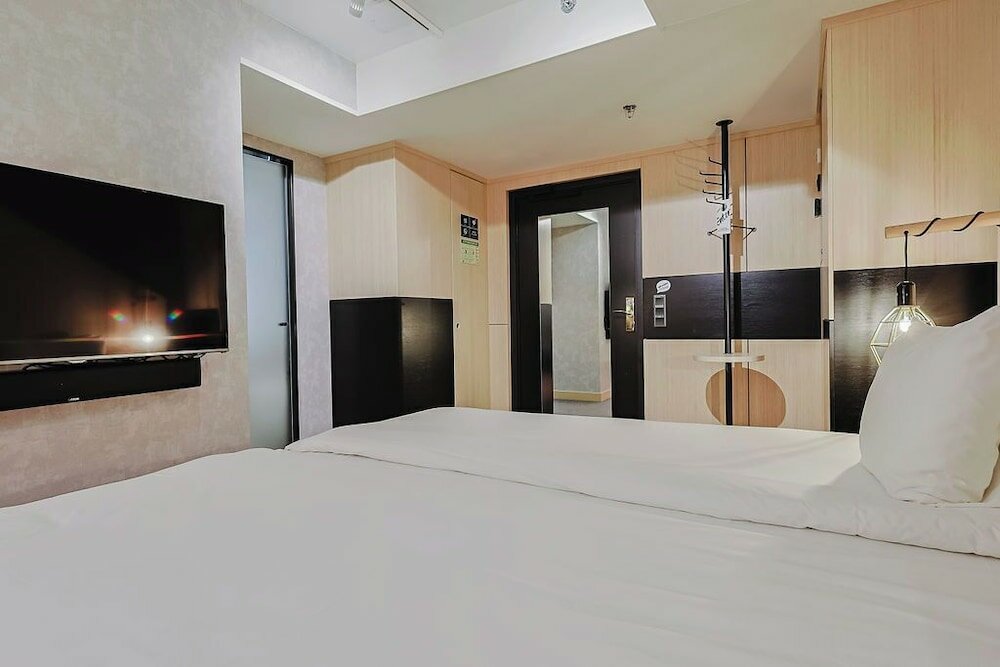 Фото Hotel With Urban Deli