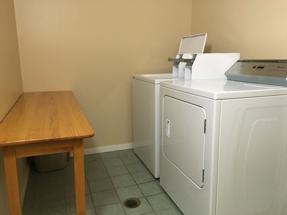 Фото Cabot Inn & Suites