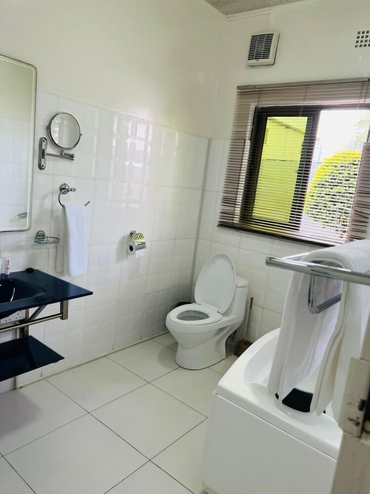 Фото Nomad's Court Lodge