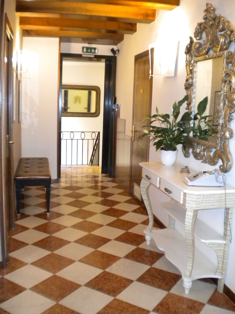 Фото Hotel Aurora