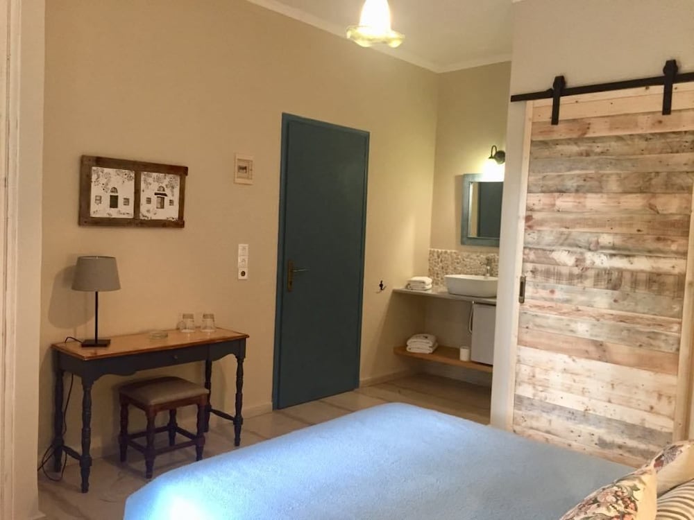 Фото The Boathouse Hotel