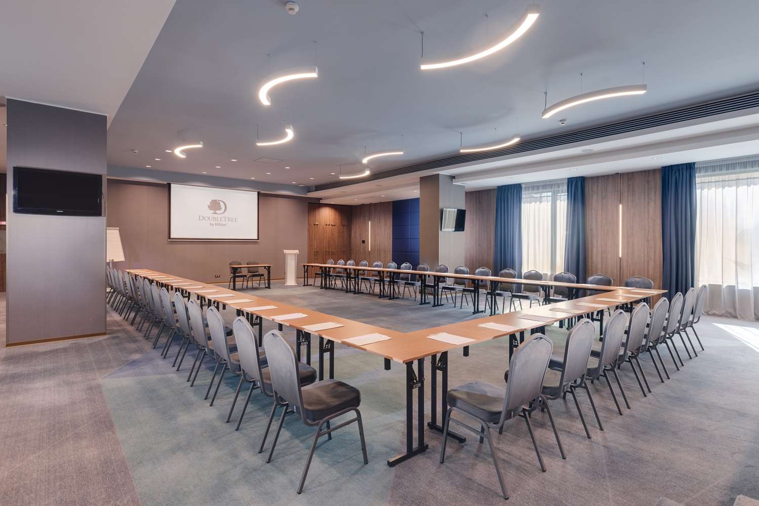 Фото DoubleTree by Hilton Hotel Cluj - City Plaza