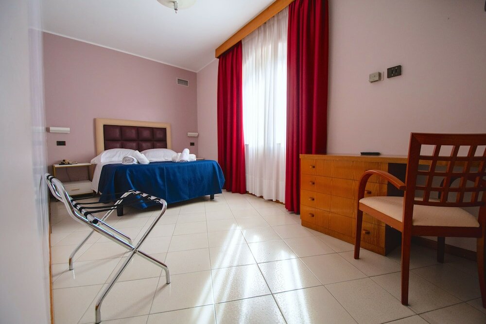 Фото Bajamar Beach Hotel